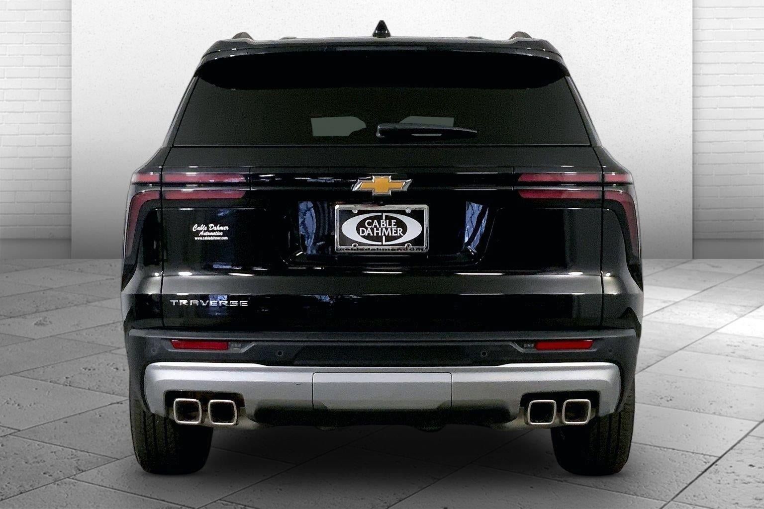 Used 2026 Chevrolet Traverse LT w/ Driver Confidence Package FWD image 3