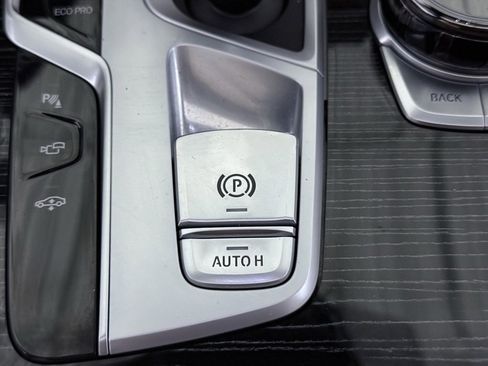 Used 2022 BMW 750i xDrive w/ Executive Package image 42