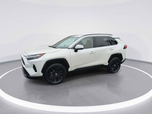 Certified 2022 Toyota RAV4 SE image 4