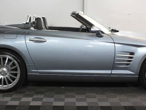 Used 2005 Chrysler Crossfire SRT-6 RWD image 2