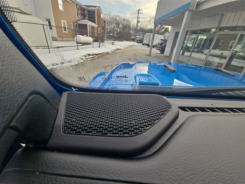 Used 2023 Jeep Gladiator Willys image 23