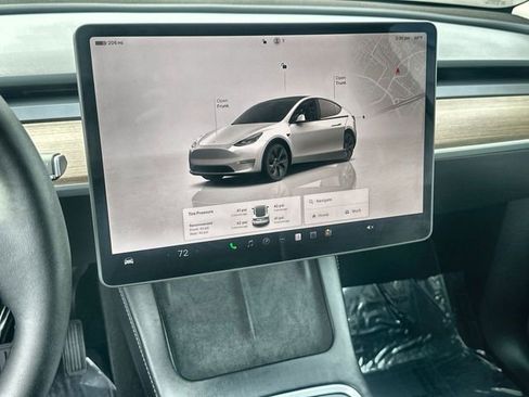 Used 2024 Tesla Model Y Long Range image 11