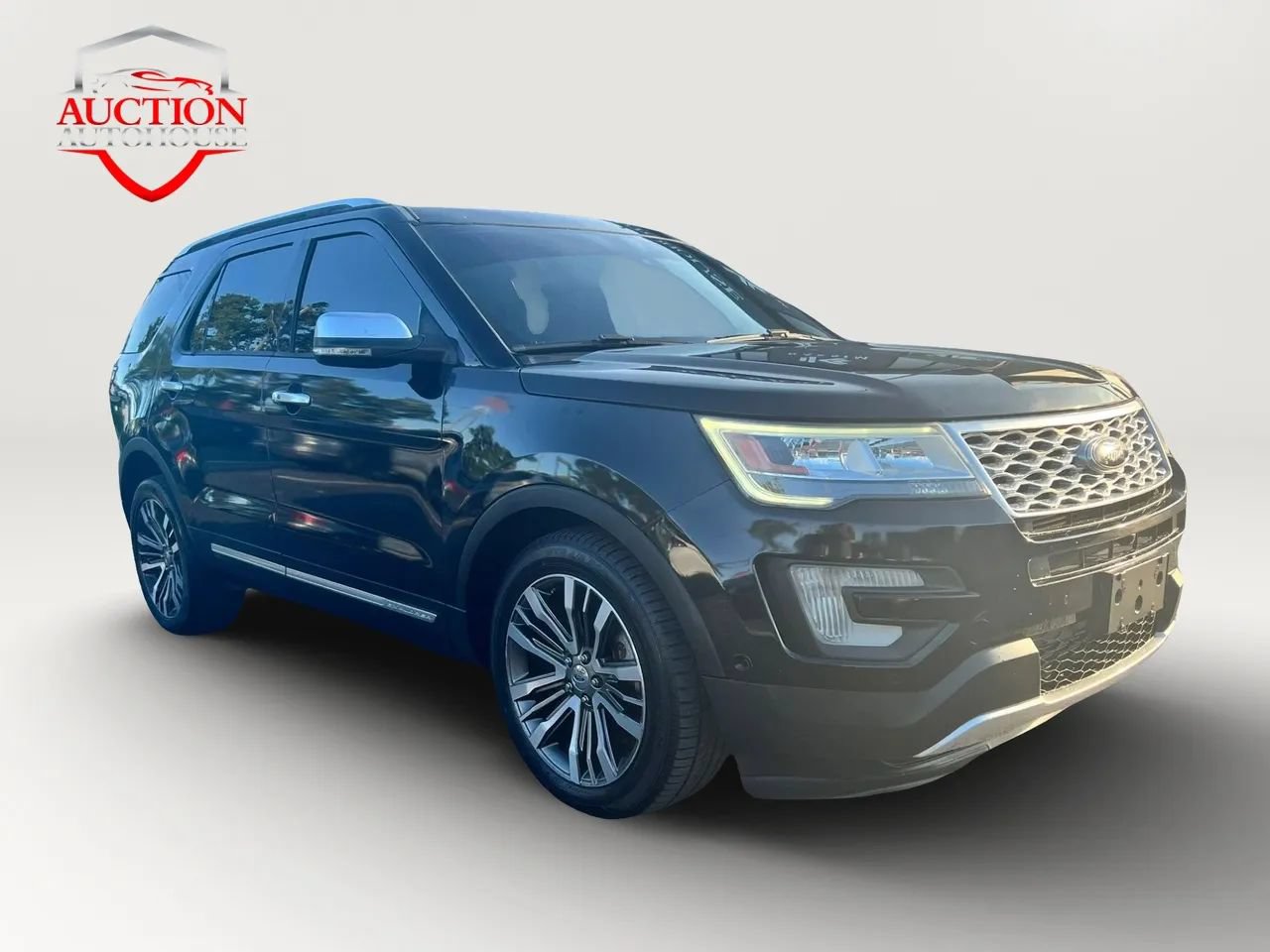 Used 2017 Ford Explorer Platinum AWD/4WD image 4