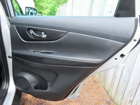Used 2018 Nissan Rogue S FWD image 22