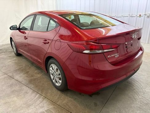 Used 2018 Hyundai Elantra SE FWD image 8