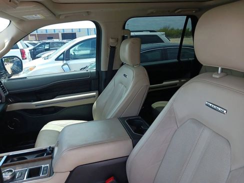Used 2019 Ford Expedition Max Platinum RWD image 4