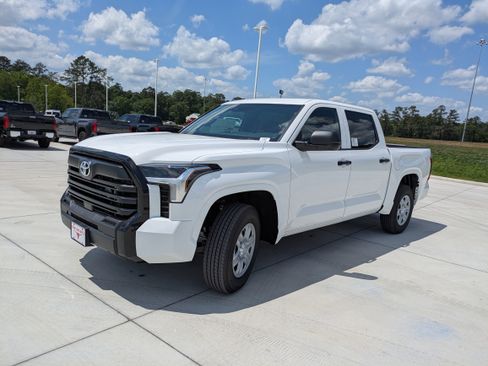 New 2025 Toyota Tundra SR image 3