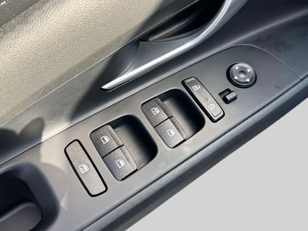 Used 2023 Hyundai Elantra SEL FWD image 15