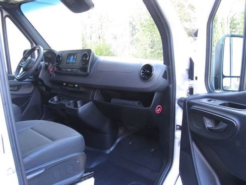 Used 2024 Mercedes-Benz Sprinter 2500 image 13