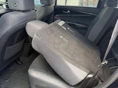Used 2020 Kia Sorento LX FWD image 20