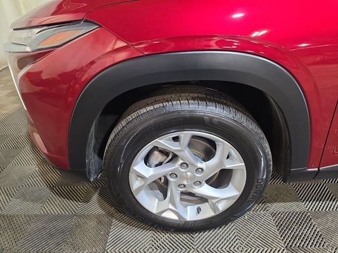 Used 2024 Chevrolet Trax LS w/ LS Convenience Package FWD image 18
