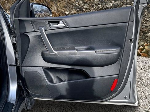 Used 2022 Kia Sportage LX image 21