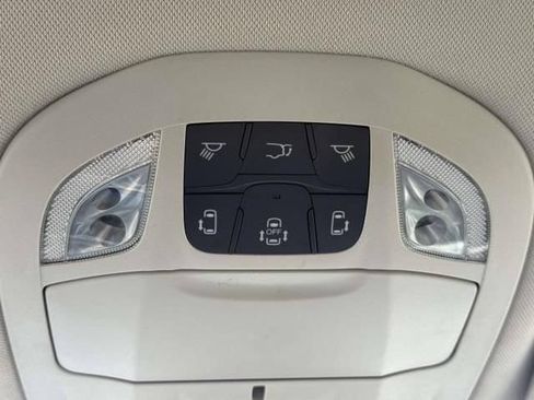 Used 2024 Chrysler Pacifica Touring-L FWD image 32