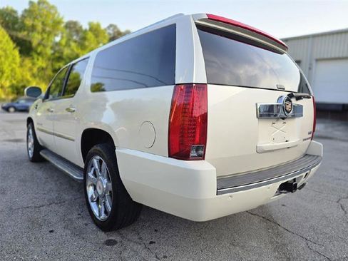 Used 2013 Cadillac Escalade ESV Luxury image 6