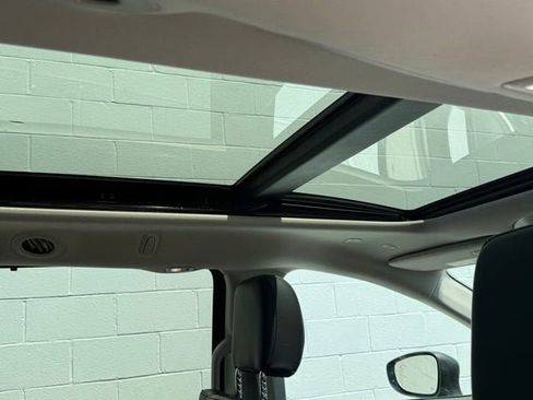 Used 2022 Chrysler Pacifica Touring-L AWD/4WD image 14
