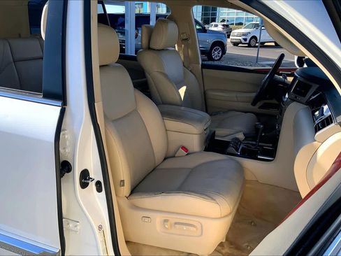 Used 2013 Lexus LX 570 4WD image 8
