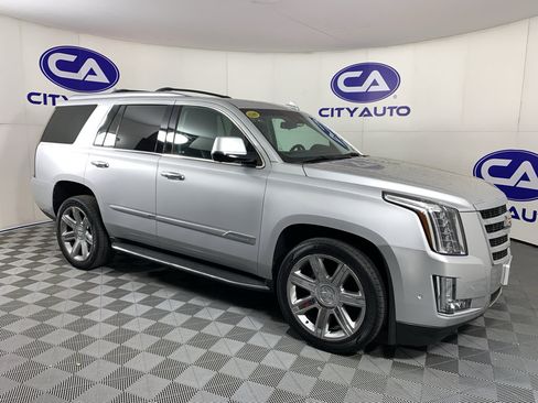 Used 2019 Cadillac Escalade Luxury image 1