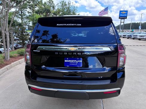 Used 2024 Chevrolet Suburban LT RWD image 10
