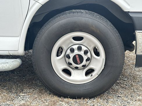 Used 2024 GMC Savana 2500 w/ Driver Convenience Package image 12