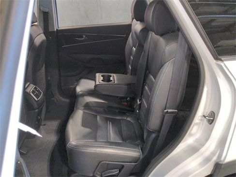Used 2016 Kia Sorento EX image 18