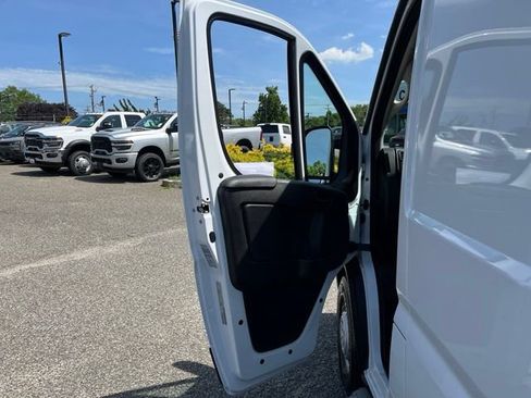 Used 2025 RAM ProMaster 2500 w/ U-Haul Equipment Group FWD image 15