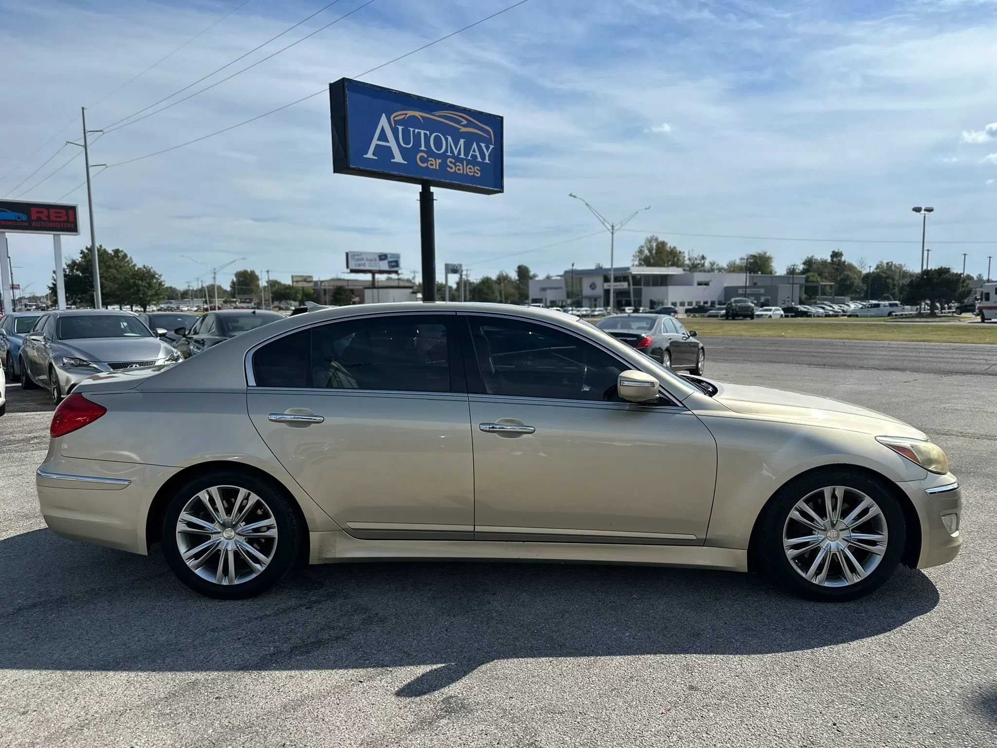 Used 2012 Hyundai Genesis 3.8 w/ Premium Pkg RWD image 5