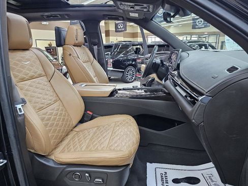 Used 2021 Cadillac Escalade Premium Luxury RWD image 22