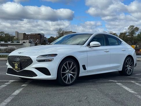 Used 2023 Genesis G70 2.0T image 3