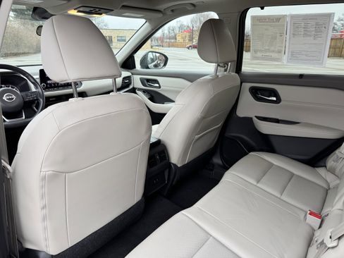 Used 2023 Nissan Rogue SV w/ SV Premium B Package image 31