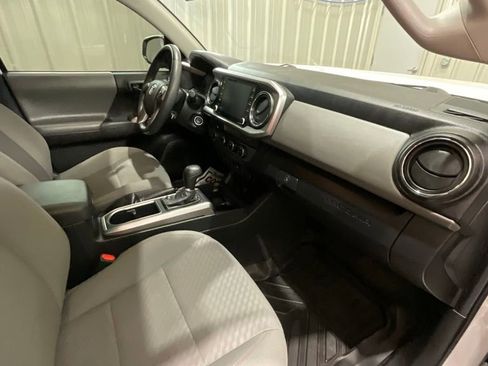 Used 2022 Toyota Tacoma SR5 AWD/4WD image 14
