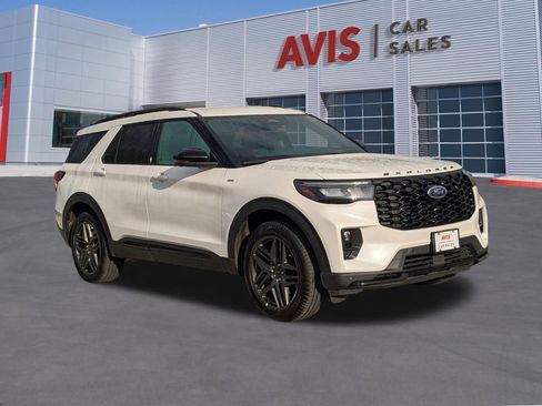 Used 2025 Ford Explorer ST-Line w/ ST-Line Street Pack image 3