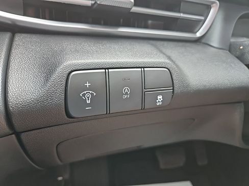 Used 2025 Hyundai Elantra SE FWD image 42