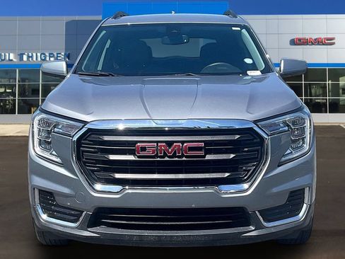Used 2024 GMC Terrain SLE w/ Driver Convenience Package FWD image 2