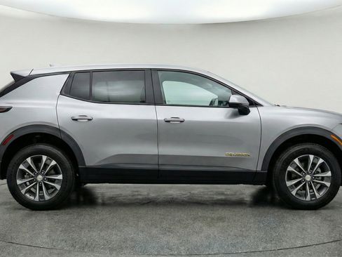 Used 2025 Chevrolet Equinox LT FWD image 11