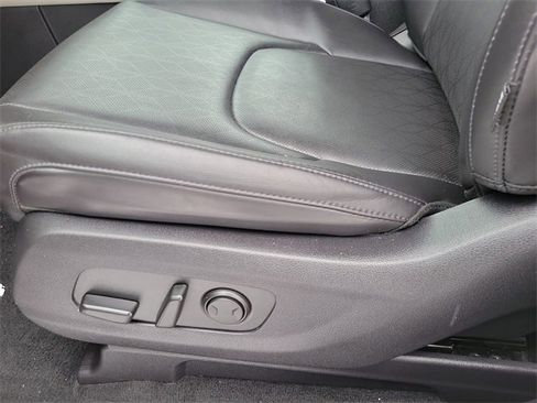 Certified 2023 Kia Carnival LX image 9