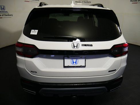 New 2025 Honda Pilot Touring image 5