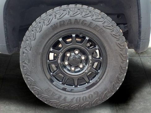 Used 2024 GMC Sierra 1500 AT4X w/ AT4X AEV Edition AWD/4WD image 9