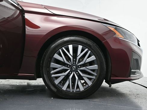 Used 2024 Nissan Altima 2.5 SV image 6