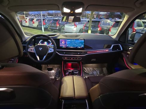 Used 2026 BMW X7 xDrive40i image 11