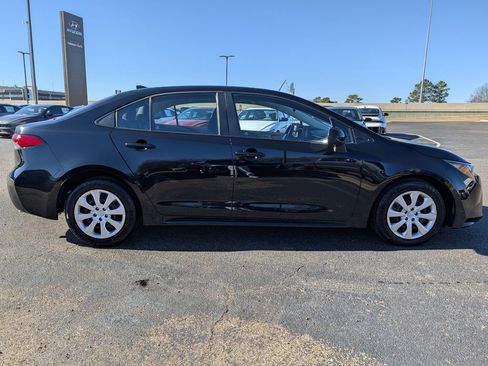 Used 2023 Toyota Corolla LE image 3