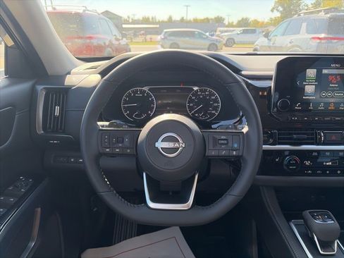 New 2025 Nissan Pathfinder SL w/ Cargo Package image 15