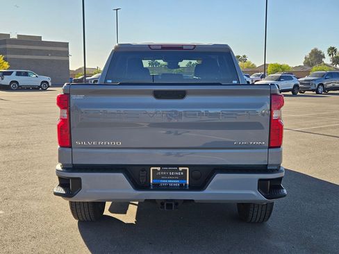 Used 2025 Chevrolet Silverado 1500 Custom image 4