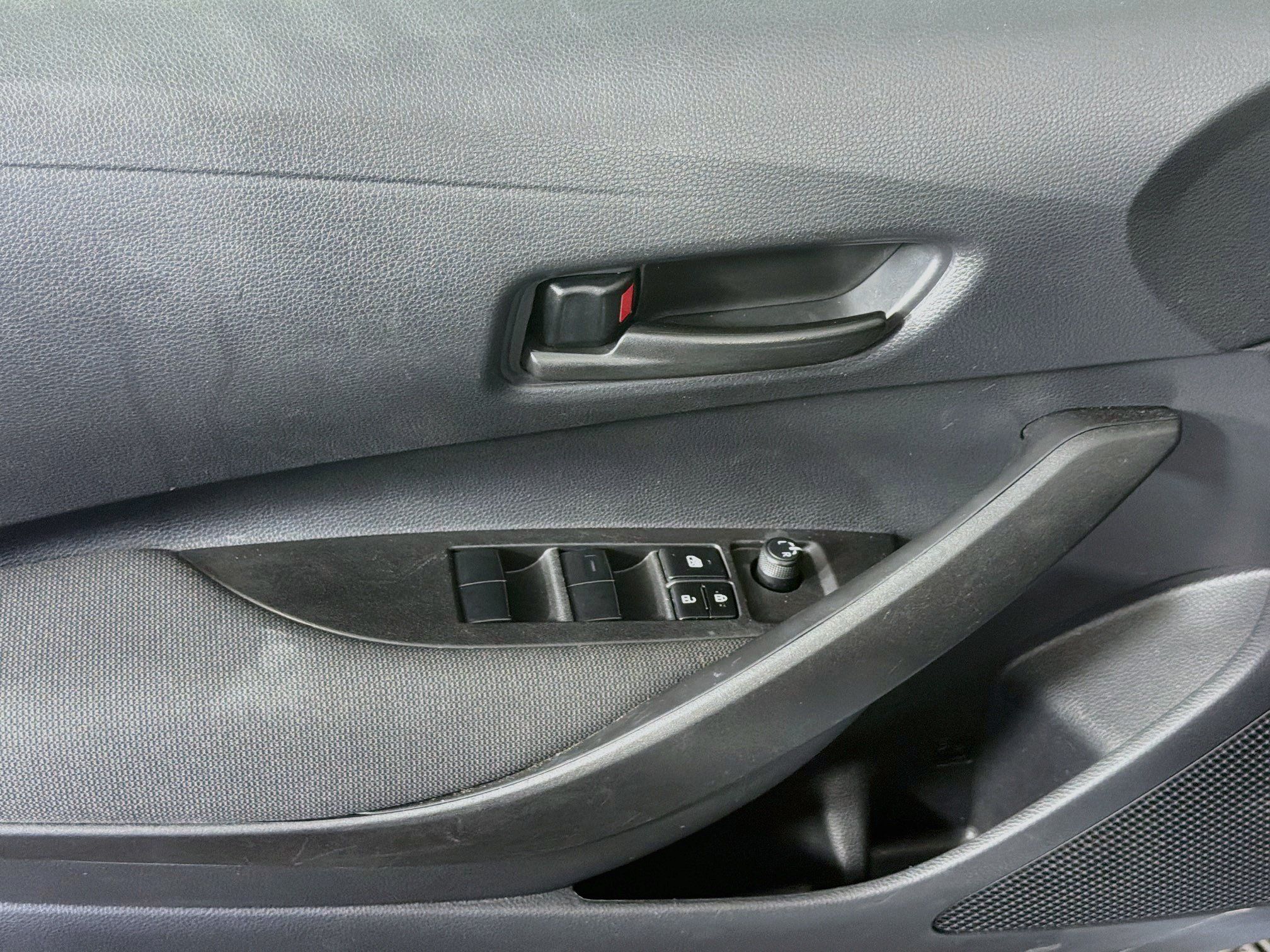 Used 2025 Toyota Corolla LE FWD image 15