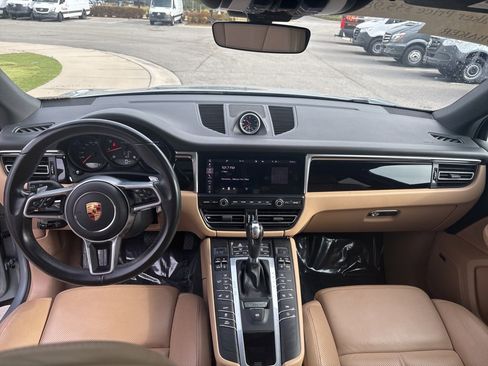 Used 2021 Porsche Macan image 47
