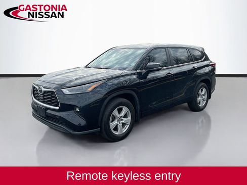 Used 2024 Toyota Highlander LE image 3