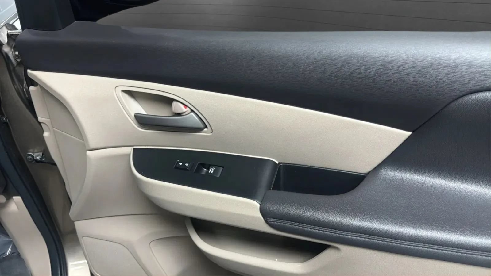 Used 2012 Honda Odyssey EX-L image 17