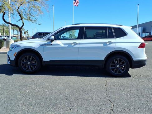 Certified 2024 Volkswagen Tiguan SE image 4
