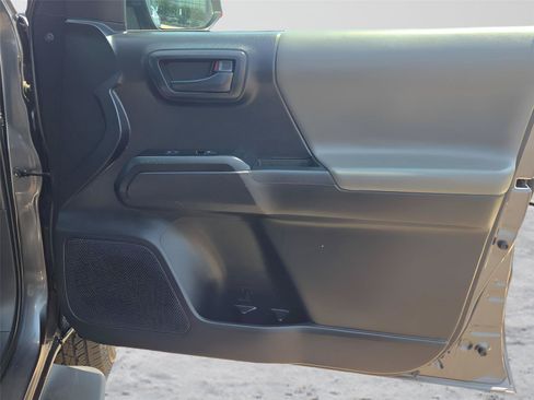Used 2021 Toyota Tacoma SR AWD/4WD image 8