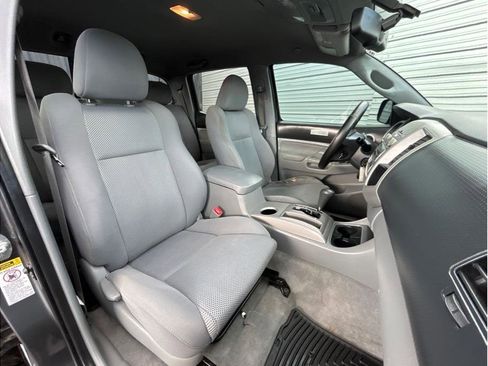 Used 2011 Toyota Tacoma 4x4 Double Cab image 4