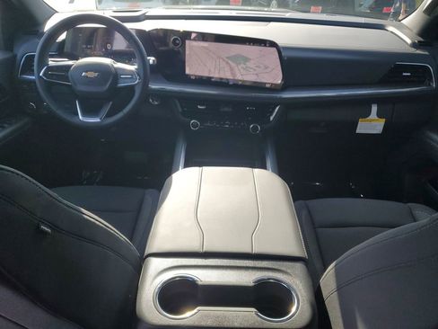 New 2026 Chevrolet Suburban LS image 9